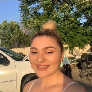 Meet your Posher, Danielle